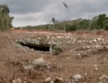 Screenshot der Bilder in Rio Secreto, Playa del Carmen. Das Video zeigt die schwerwiegenden Auswirkungen des Baus des Maya-Zuges auf das unterirdische Flusssystem