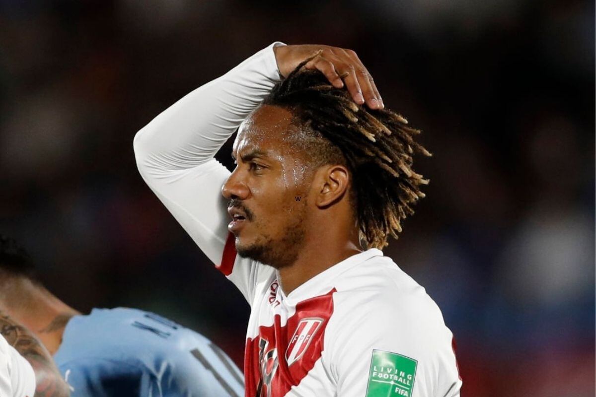 O atacante pediu sua mudança aos 65 minutos da partida contra o Uruguai devido ao desconforto no joelho esquerdo. Foto: Conmebol.