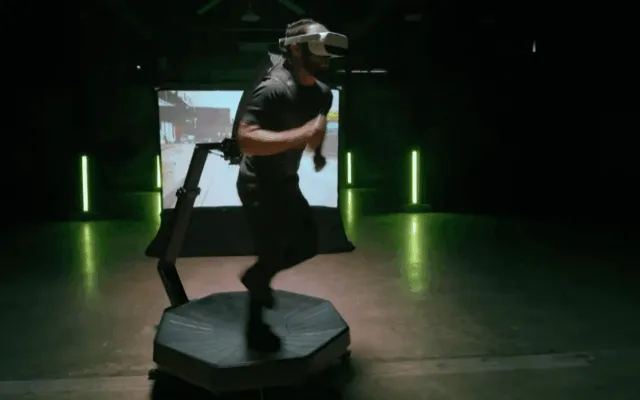 Plateforme omnidirectionnelle avec réalité virtuelle. (photo : DPL News)