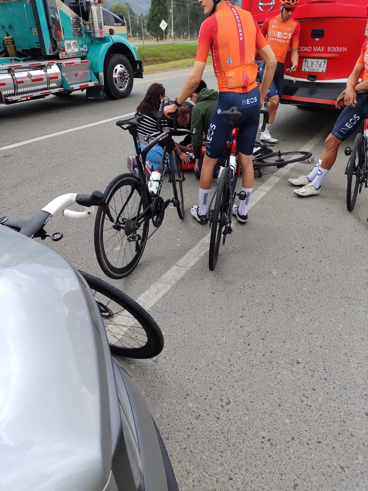 Primeiras imagens do acidente de Egan Bernal em Gachancipá, Cundinamarca. Foto: Twitter @mundociclistico