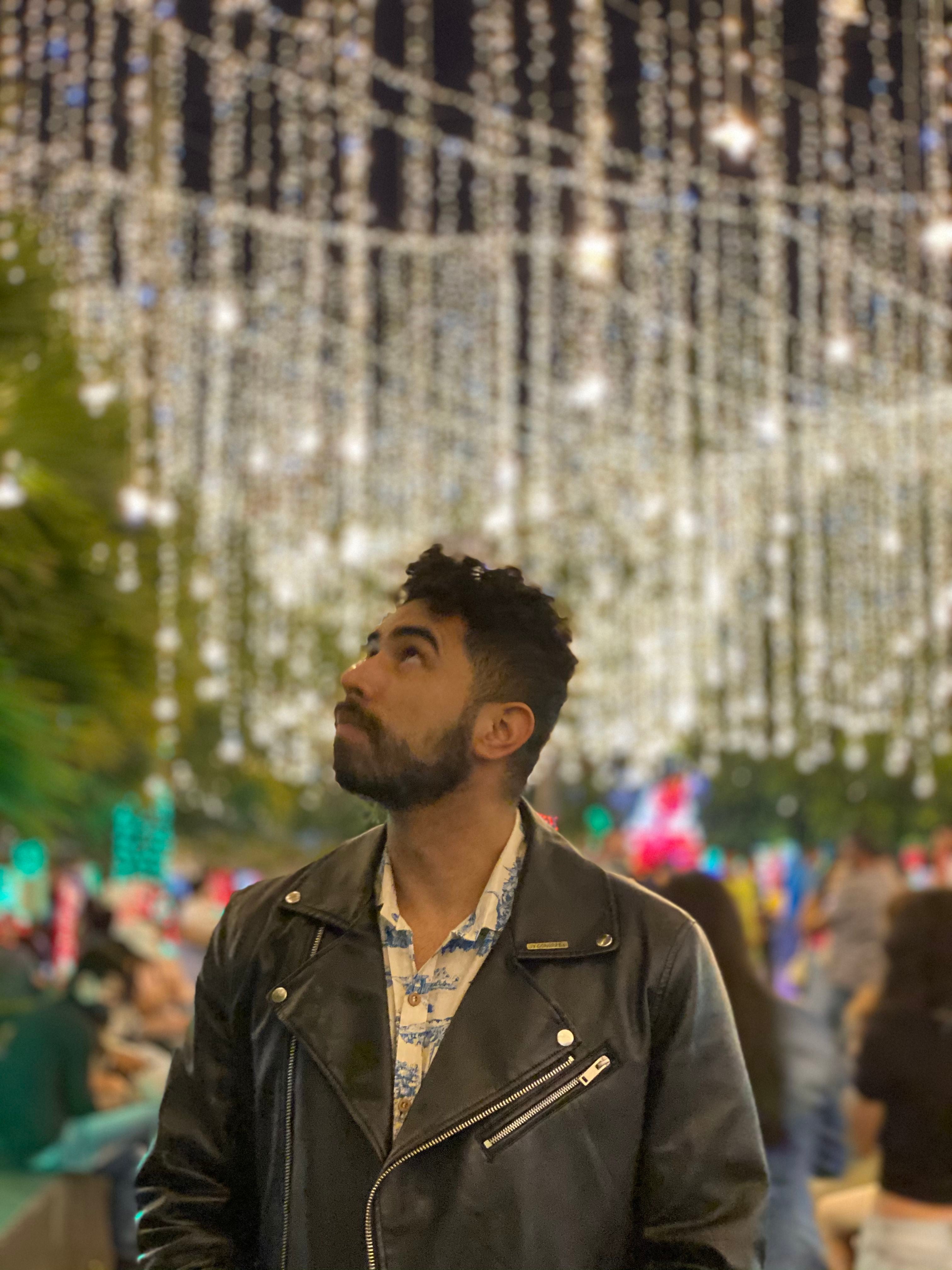 Jonatan Acevedo, jornalista, escritor e produtor audiovisual colombiano que faz parte de 'Thread, paper and scissors (histórias digitais) 'publicado pela Editorial Orsai