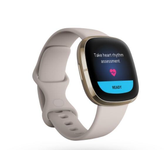 L'applicazione ECG Fitbit ha ricevuto l'autorizzazione dalla FDA), negli Stati Uniti e da Conformité Européenne (CE) nell'Unione europea