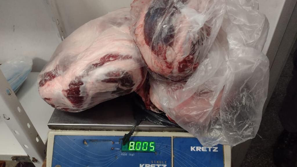 GEFÄNGNISGEFANGENE RAUBEN ESSEN