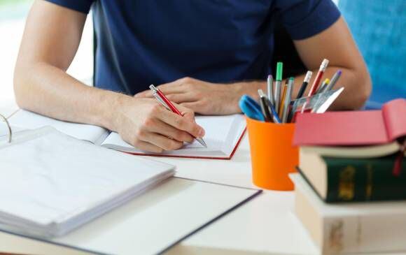 Das IEO startet Stipendienprogramme für ein Studium in Spanien. Foto: COLPRENSA